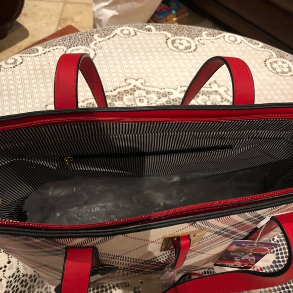 Handbags - Picture 3 of 8